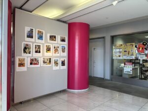 第5回介護フォトコンテスト応募作品を展示しています。